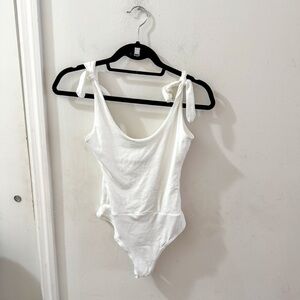 NWT Lulus White Bow Strap Bodysuit, size XS